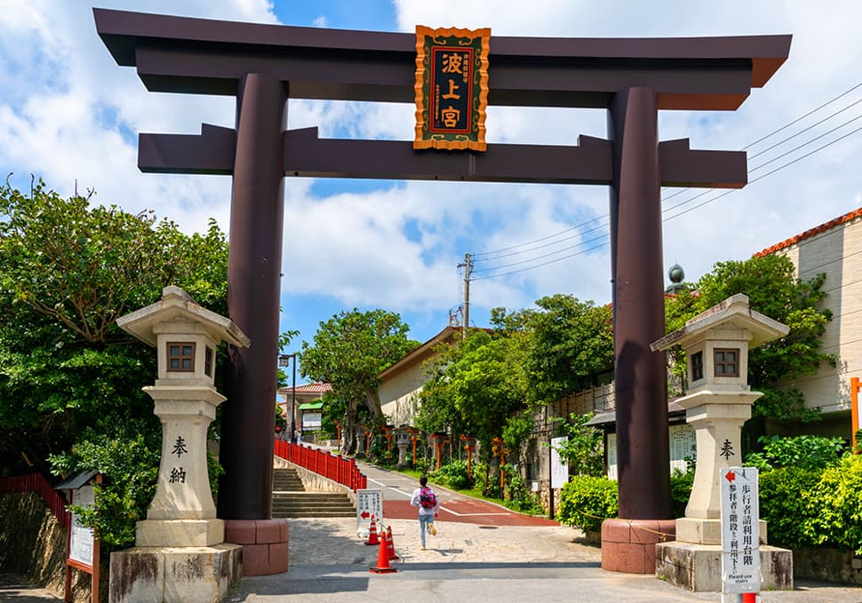 ด้านหน้าศาลเจ้านะมิโนะอุเอะ